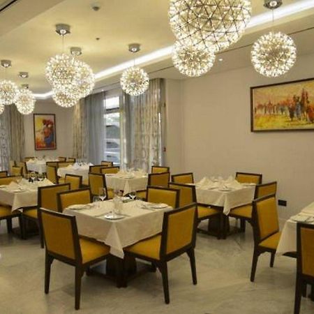 Room In Lodge - The Envoy Hotel And Suites Abuja Ngoại thất bức ảnh