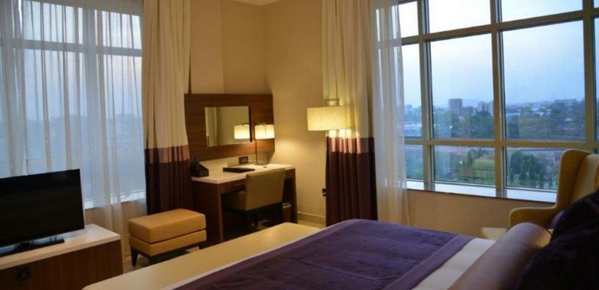 Room In Lodge - The Envoy Hotel And Suites Abuja Ngoại thất bức ảnh