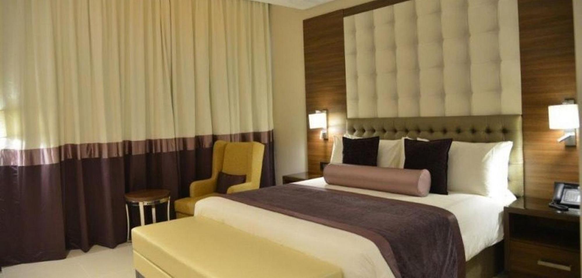 Room In Lodge - The Envoy Hotel And Suites Abuja Ngoại thất bức ảnh